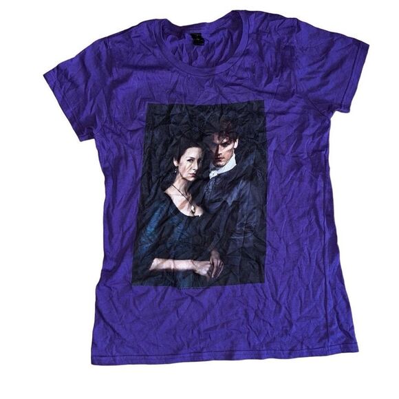 Outlander Jamie and Claire Portrait Women's Purple T-Shirt - Size Small - Picture 1 of 5